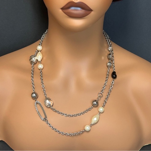 Elegant Silver and Cream Beaded Necklace - Picture 1 of 7